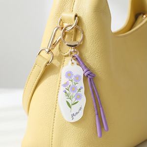 Porte-clés en acrylique à imprimé floral mignon en gros, cordon à pompon coloré, logo personnalisé, cadeau souvenir, breloques pour femmes - Product Image 2