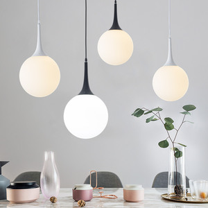 โคมไฟแขวนทรงกลมแก้วสีขาวน้ำนมสไตล์มินิมอลสมัยใหม่ หลอดไฟ LED E26 หัวเดียว สำหรับห้องรับประทานอาหารและสถานที่พักผ่อน - Product Image 3