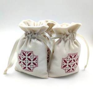 Paquete de franela de seda personalizado multicolor, bolsillo, regalo de dulces de boda, instrumento de belleza, masajeador, bolsa para el polvo - Product Image 5