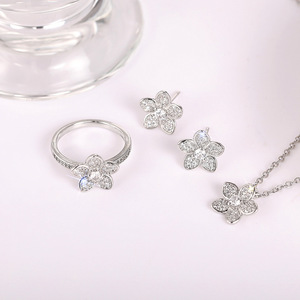 Set di Gioielli Floreali con Fiori di Ciliegio, Orecchini, Anello e Collana per Donne, Accessori Eleganti e alla Moda - Product Image 3