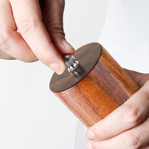 Acacia gỗ thân thiện với môi Salt & Pepper Mills Set Home đồ dùng nhà bếp tay máy xay phụ kiện tùy chỉnh - Product Image 4