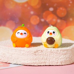 Jolies figurines en résine en forme de fruits, 4 pièces, mini décorations de bureau, décoration de salon, design moderne - Product Image 3