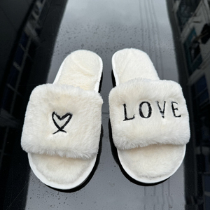 Nuevas Pantuflas de Piel para Otoño e Invierno, Antideslizantes, con Suela Suave, Bordadas, con Aroma Delicado - Product Image 3