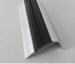 Sıcak Satış Kauçuk Merdiven Burunluğu Özel Kaymaz Merdiven Kenarlığı Ticari Alüminyum Merdiven Kaplaması Metal Merdiven Burunluğu Merdivenler İçin - Product Image 3