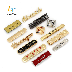 Tùy Chỉnh Huy Hiệu Thiết Kế Tag Tấm Thương Hiệu Nhỏ Nhãn Dập Nổi Làm Khắc Quần Áo Ví Mảng Bám Thư Túi Xách Túi Kim Loại Biểu Tượng - Product Image 6