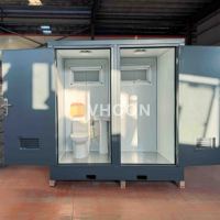Toilettes mobiles solaires modernes en fer galvanisé pour extérieur avec stockage d'énergie