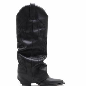 Stivali da Cowboy in Camoscio da Donna con Logo Personalizzato OEM, Gambale Morbido, Ricamo Tono su Tono e <span class=keywords><strong>Tacco</strong></span> Cubano a Pila - Product Image 2