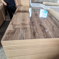 Panneau MDF mélaminé à surface brillante avec grain de bois, design moderne, écologique, panneau MDF mélaminé de qualité E1 pour armoire