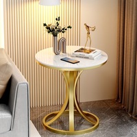 Table basse moderne et durable avec plateau en marbre et structure en métal, écologique, facile à assembler, pour les salons d'appartements et de villas