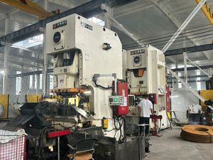 ब्लैक स्टील प्लेटफॉर्म कार्ट 350 किलोग्राम भार 5 इंच भूरे रंग के पहियों को प्रबलित किया गया आधार - Product Image 3