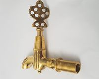 Robinet de salle de bain en laiton moderne à poignée unique, finition noire mate, or, ottoman décoratif, hammam, robinet monté sur pont, céramique de 5 ans