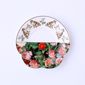 Service à thé vintage en porcelaine fine motif rose tigre, tasse et soucoupe irrégulières à motifs floraux, coffret cadeau - Product Image 3