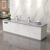 Bureau de réception rectangulaire simple personnalisé avec plateau contrastant multicolore pour magasin de vêtements d'entreprise, salon de beauté