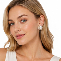Boucles d'oreilles tendance 2026 hypoallergéniques en or 18 carats, motif fleur de camélia, invisibles, sans douleur, anti-moustiques, à clipser, non percées, pour usage quotidien, cadeau