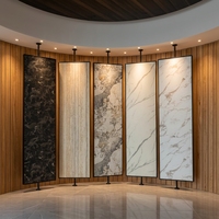 Panneau mural en PVC marbré haute brillance avec revêtement UV et design graphique pour la décoration intérieure de villas et d'hôtels