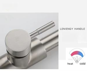 <span class=keywords><strong>Robinet</strong></span> de <span class=keywords><strong>cuisine</strong></span> moderne à poignée unique en acier inoxydable 304 Pomme de douche extractible Mélangeur d'évier d'eau chaude et froide <span class=keywords><strong>Robinet</strong></span> en laiton extensible - Product Image 5