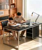 Bureau d'ordinateur industriel moderne avec armoire à 3 tiroirs, plateau en bois noir, structure en métal brossé, pieds ouverts, portable pour bureau à domicile
