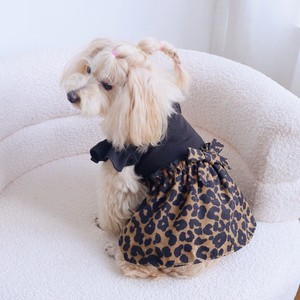 Vestido para mascotas con estampado de leopardo, falda de tulipán y lazo para perros y gatos, material de poliéster para las cuatro estaciones - Product Image 2