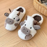 Vente en gros de pantoufles pelucheuses mignonnes pour femme, imprimé animal vache, pantoufles de Noël Kawaii pour la maison et la maison pour femme