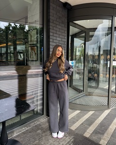 कस्टम लोगो महिलाओं के ओवरसाइज हुडी ट्रैकसूट ने सीधी पैंट और साफ पैंट के साथ शॉर्ट स्वेटशर्ट सेट किया - Product Image 5