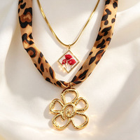 Collier ras du cou superposé pour femme, motif léopard, en acier inoxydable, avec pendentif en résine époxy et fleurs séchées, design de niche, style transfrontalier