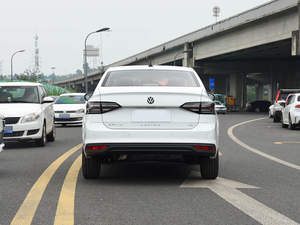 Voiture d'occasion VW Lavida modèle 2023, édition automatique 1.5L neuve, excellent état, vente en gros de voitures d'occasion à prix réduits - Product Image 6