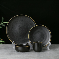 Assiette de service de nourriture occidentale ronde noire mate personnalisée, assiettes de dîner de restaurant italien avec bord doré