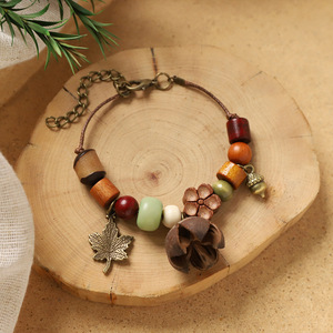 Pulsera Retro Shabby Chic Tejida a Mano con Cuentas de Frutos Naturales y Boleas, Estilo Étnico Artístico - Product Image 4