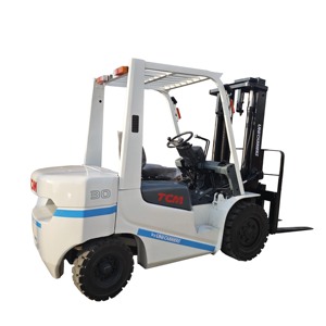 Chariot élévateur diesel TCM 3 tonnes d'occasion, très demandé, avec déplaceur latéral hydraulique, mât à deux étages et pneus pleins - Product Image 1