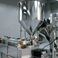 Machine de remplissage automatique de sachets pour crèmes épaisses, shampoings et liquides cosmétiques