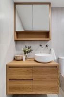 Meuble-lavabo mural avec vasque en céramique, design flottant gain de place pour petite salle de bain
