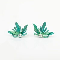 Anting-anting tusuk titanium murni artisanal, zircon potongan brilian bentuk kupu-kupu, klasik, ringan seperti bulu, bebas alergi, untuk wanita