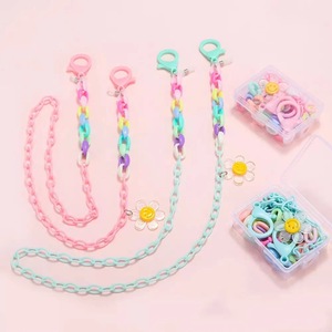 Kit de fabrication de bijoux en acrylique pour enfants avec perles et clips colorés, été 2022, origine Jinhua - Product Image 3
