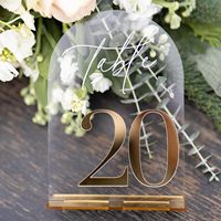 Numéros de table de mariage en acrylique transparent arqué avec base miroir dorée, élégantes pancartes de table en calligraphie pour la réception de mariage