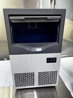 Machine à glaçons granulaire à mâcher 70kg/24H faisant l'utilisation commerciale de machine de pépite de poisson