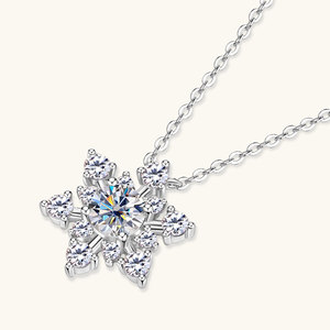Collier Pendentif Flocon de Neige Ice Flower Tendance et Élégant en Argent 925 Plaqué Rhodium/Or avec Moissanite 6,5mm, 3mm et 2mm - Product Image 2