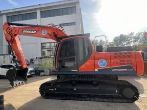 Excavadora de cadenas usada 22T DX225LC-9C: una excavadora de cadenas fiable para trabajos de mediana intensidad que ofrece un excelente valor. - Product Image 3