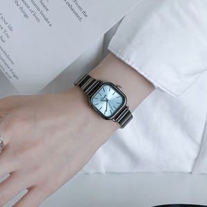 2025 nuevo reloj cuadrado de nicho para mujer, reloj de cuarzo sencillo y artístico, reloj de pulsera elegante y versátil - Product Image 5