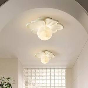 Lámpara de Techo Moderna de Metal con Forma de Flor Crema, con Control Remoto Ajustable, para Pasillo, Tamaño Pequeño, LED, Clasificación IP33 - Product Image 1