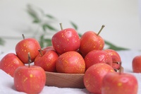 Figurine de pomme miniature en bois sculptée à la main, ornement en bois naturel, statue de fruit, décoration de table de bureau à domicile, décoration d'étagère, cadeau fait main