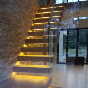 अमेरिकी आधुनिक मानक 12 मिमी फ्लोटिंग सीढ़ियां ठोस लकड़ी चलने वाली बीम ठोस लकड़ी चलने वाली सीधी सीढ़ी के साथ 80 मिमी