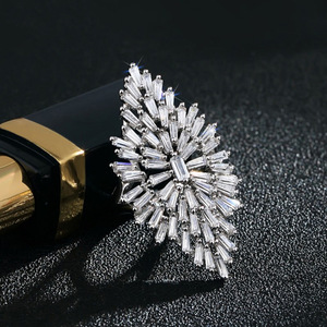 Anello da Donna con Fascia Larga Quadrilaterale Stile Marquise, Design Oversize, Gioiello di Moda per Uso Quotidiano e Banchetti, Idea Regalo - Product Image 3