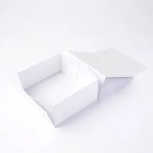 Chine boîte cadeau blanche rigide avec couvercle à fermeture magnétique 7 "x 5" x 1.6 "petites boîtes rectangulaires pour cadeaux avec finition blanche brillante