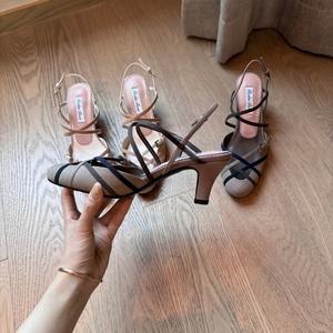 Sandales rétro en daim à bout rond et talon chaton, à brides croisées et bride arrière, style ballet, chaussures élégantes pour le quotidien au style doux et délicat. - Product Image 5