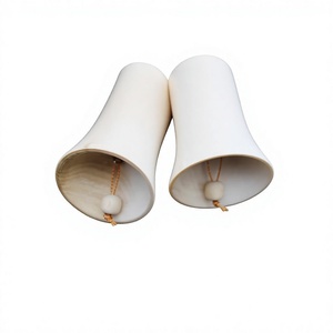 Ensemble de 2 clochettes en bois artisanales, design traditionnel pour la décoration de la maison, utilisation sur la table de Noël - Product Image 2