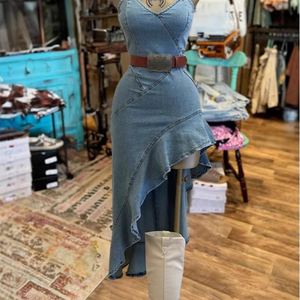 Gaun Denim Wanita Seksi Tanpa Tali Asimetris dengan Ruffle di Satu Sisi - Product Image 6