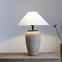 Lampe de table en céramique texturée rustique Wabi Sabi avec abat-jour en lin blanc, vente en gros directe d'usine pour la décoration intérieure