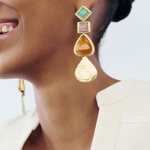 Boucles d'oreilles créoles géométriques en résine tendance de l'été, design irrégulier pour les fêtes, nouvelle collection d'Europe et d'Amérique - Product Image 2