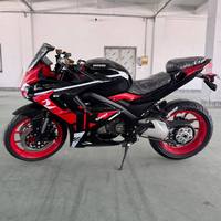 DK 8000W Elektrikli Scooter 180km/s Sokak Yarışı Orta Tahrik Motorlu Yetişkin E-Scooter Fabrika İhracatı Uzun Menzilli 48V 270KG Taşıma Kapasitesi