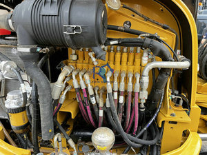 Mini-excavatrice sur chenilles Caterpillar 303.5e d'occasion, composant moteur principal, modèle 2024, 3500 kg, excellent état, testée - Product Image 4
